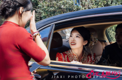 接亲婚车安排攻略（婚车数量+婚车讲究+婚车上坐哪些人)