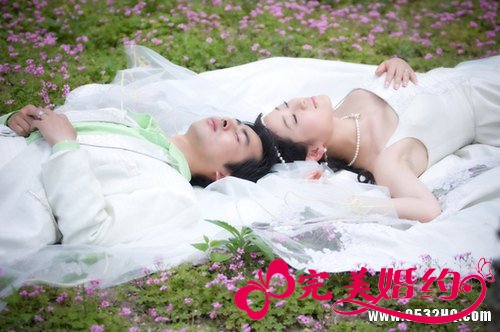 拍摄侧卧和躺着婚纱照的注意要点