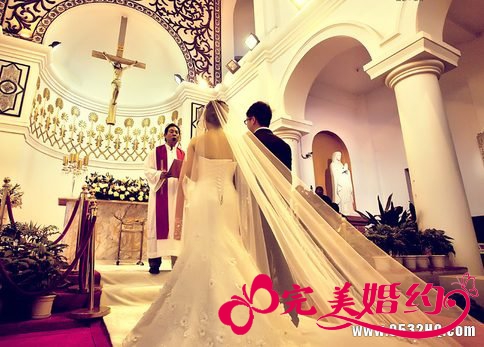 在教堂举行婚礼穿什么样的婚纱？