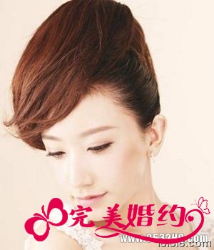 2012新娘发型图片1：高耸发顶