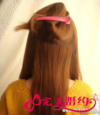 韩式麻花辫发型扎发图解1：分发