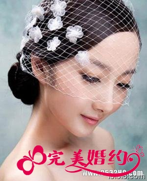时尚新娘发型2：低矮盘发