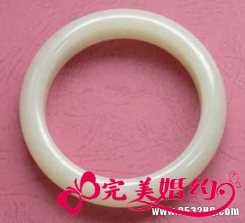 如何挑选和田玉手镯 挑选和田玉手镯方法